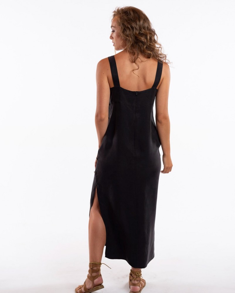Robe longue noire ?� bretelles